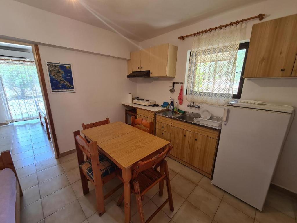 Το Κτήμα Της Ελιάς Του Τάκη Guest House Paralia Demonias Екстериор снимка