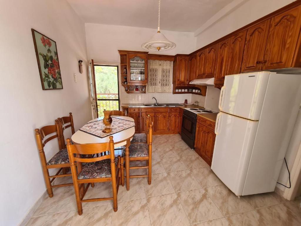 Το Κτήμα Της Ελιάς Του Τάκη Guest House Paralia Demonias Екстериор снимка