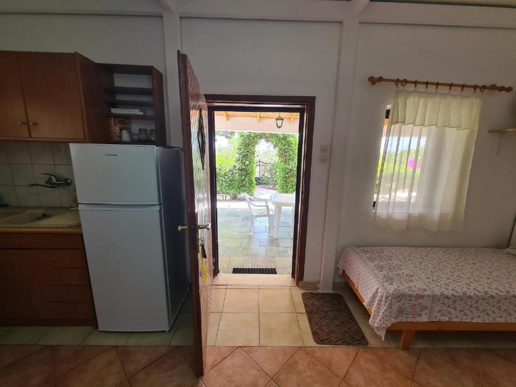 Το Κτήμα Της Ελιάς Του Τάκη Guest House Paralia Demonias Екстериор снимка